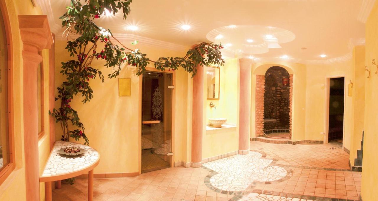 Hotel Floetscherhof Natz-Schabs Luaran gambar